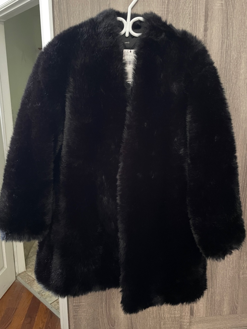 BNWT Mango Abrigo Cruela Faux Fur Coat